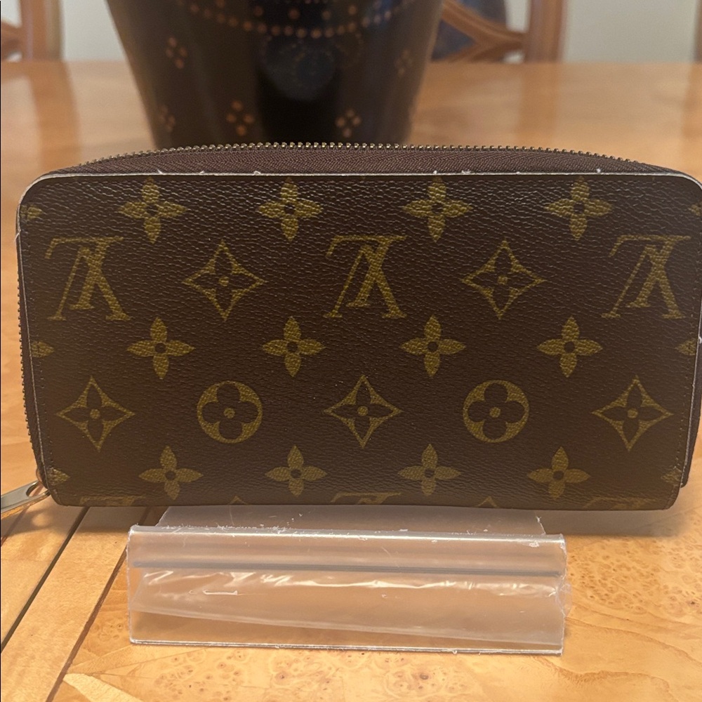 GUC Louis Vuitton Monogram World Tour Zippy Wallet Long/Dust bag - Picture 6 of 15